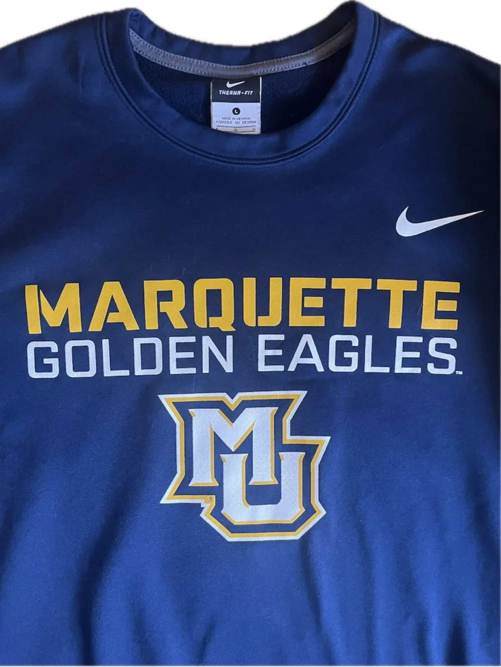 Nike Marquette Golden Eagles Therma-Fit Navy Crewneck Sweatshirt. Size Large